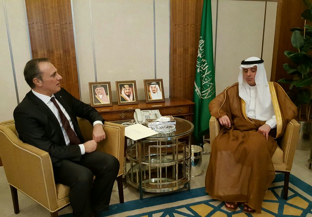 Il 16 marzo 2016 l'Ambasciatore Luca Ferrari ha presentato copia delle sue credenziali al Ministro degli Affari Esteri Saudita Adel Al-Jubair