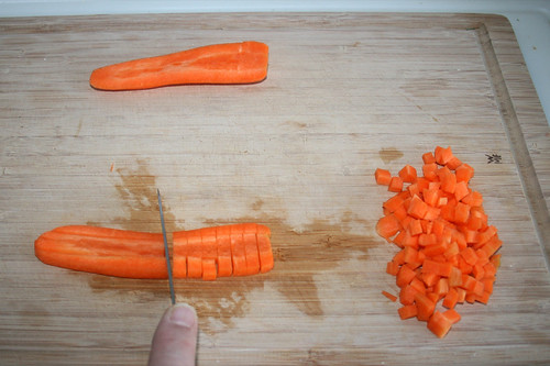 37 - Möhre würfeln / Dice carrot