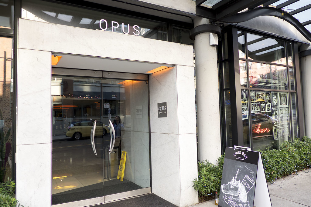 Nosh and Nibble - Opus Hotel - Deluxe King Room Review - Vancouver #foodie #foodporn