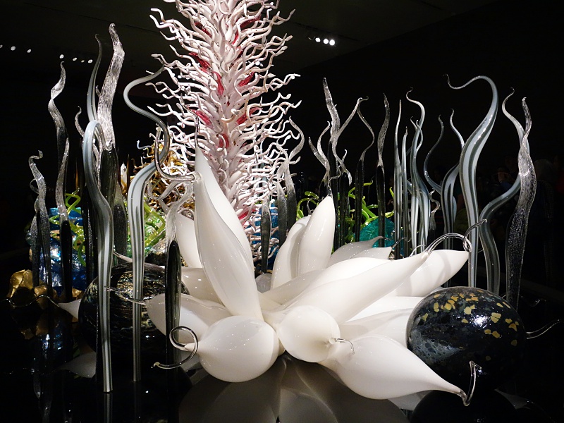 Dale Chihuly sculptures