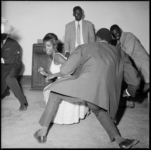 Dansez le Twist, 1965 (c) Malick Sidibé. Courtesy Galerie MAGNIN-A, Paris