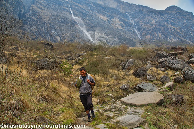 NEPAL 2016. Trek al Annapurna Sanctuary (ABC) - Blogs de Nepal - Trek ABC. De Sinuwa (2320 m) a Deurali (3150 m) (14)