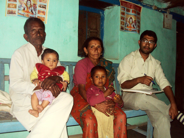 मैना देवी के घर पर मीटिंग