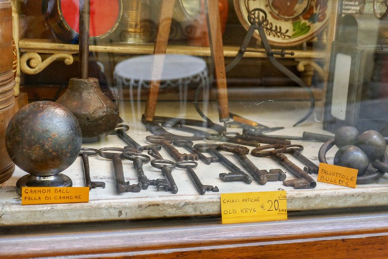 Shop window displays cannon ball, old keys and metal bullets