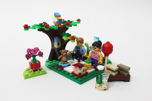 LEGO Seasonal Romantic Valentine Picnic (40236)