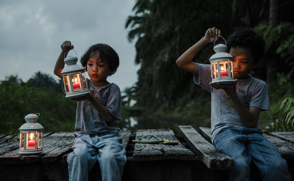 Family Photography | Children With Lanterns