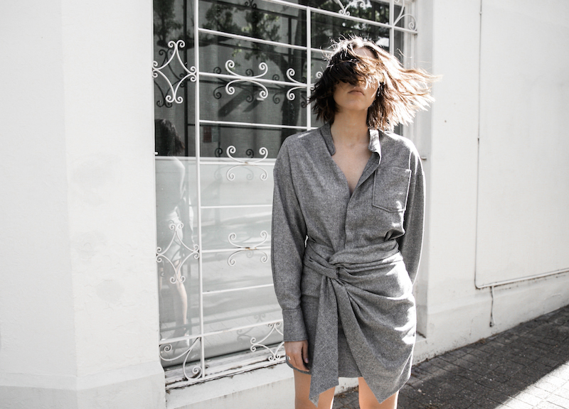 isabel marant shirt twist khol dress grey street style minimal sneakers Givenchy tote fashion blogger modern legacy summer (5 of 10)