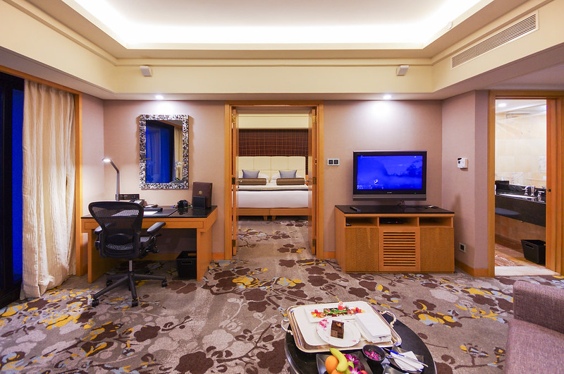 work desk and tv - marina bay suite of mandarin oriental singapore