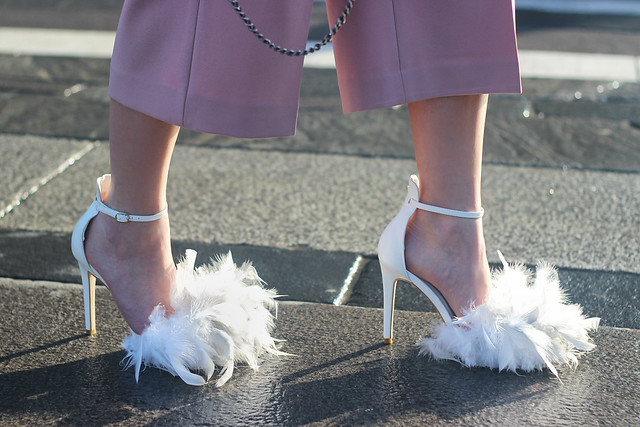 feather-heels-wmbg