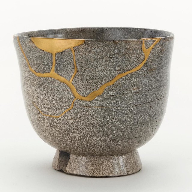 At the beginning of the song "Sandcastles" in her visual album, @Beyonce referenced the #Japanese art of #kintsugi, in which broken ceramics are made more beautiful through their repairs. It's a perfect parallel to making lemons into ‪#‎lemonade‬. See exa