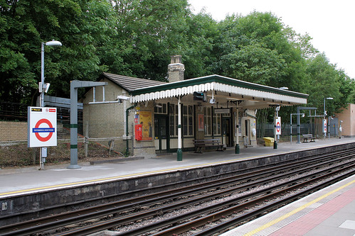 Totteridge & Whetstone Underground station