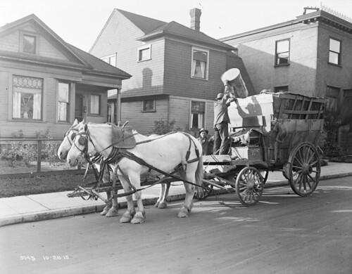 Horse-drawn garbage wagon, 1915