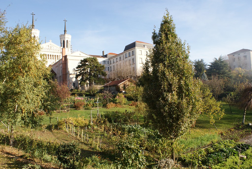 Monastère de Fourvière à Lyon avec le jardin potager des moines. 