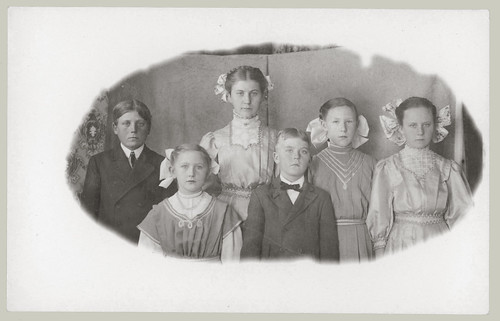 Family Group with bows