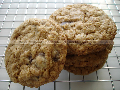 Cookies integrais de aveia e gotas de chocolate