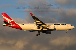 Qantas A330-202 VH-EBM