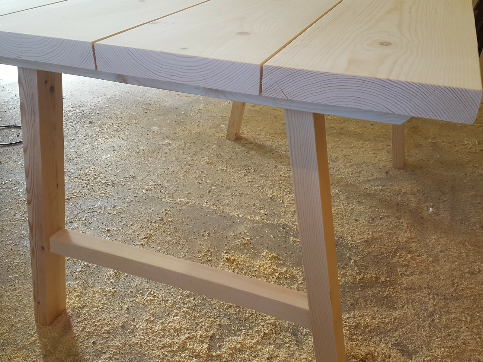 Guide: Make a Nordic Wood Dining Table