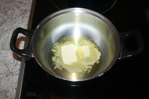 58 - Butter in Topf schmelzen / Melt butter in pot