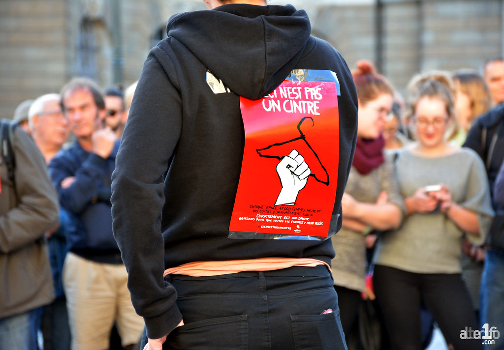[03 Octobre 2016] – Un jour, une photo… Rassemblement contre la loi interdisant l'avortement en Pologne