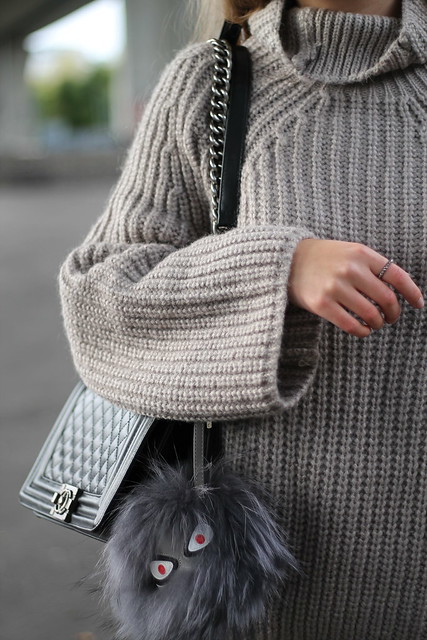 turtle-neck-sweater-and-culottes-details-wmbg