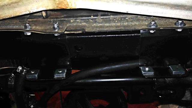 Coolant Bottom Crossover Pipe Mounting