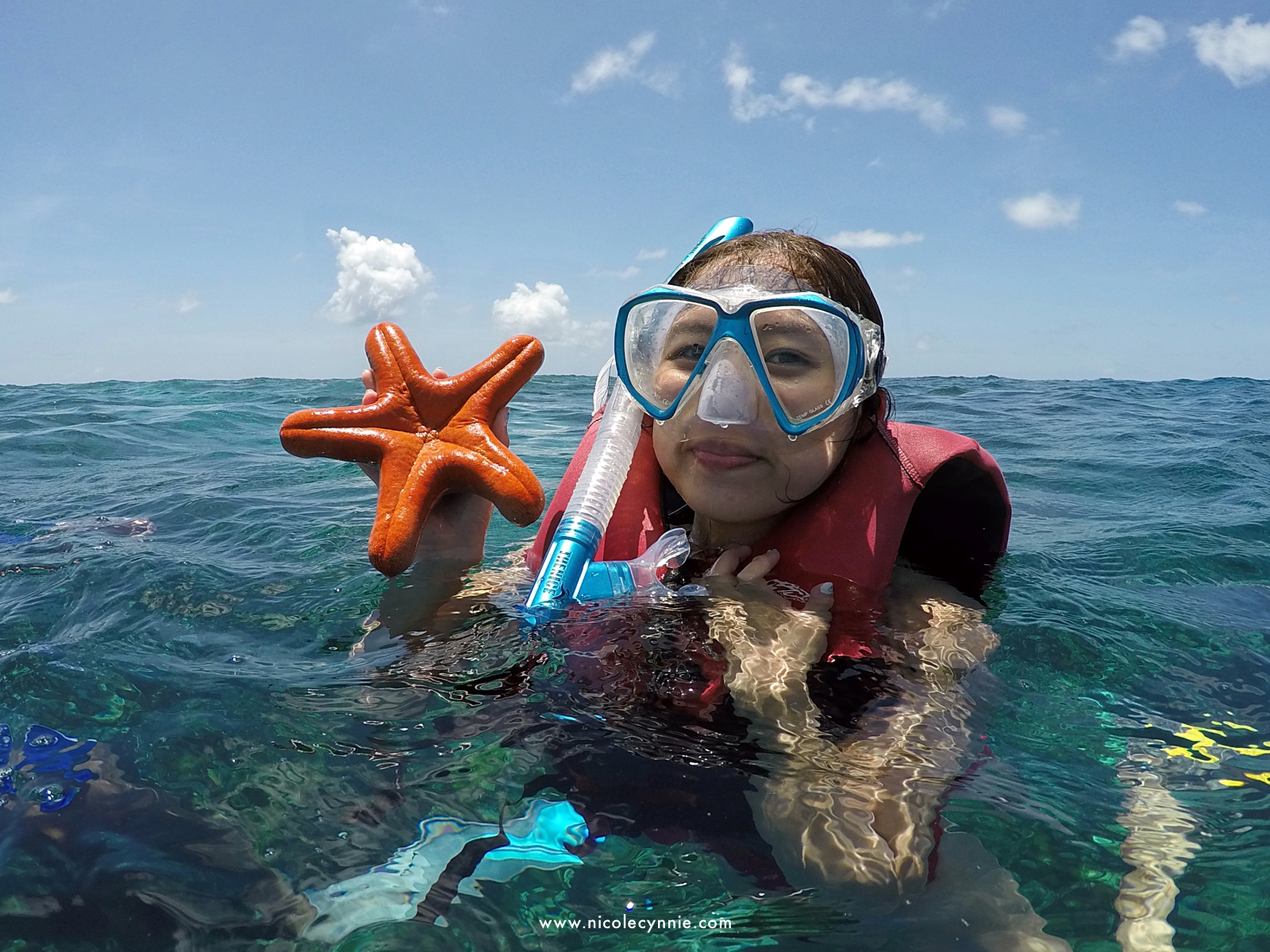 Nicole Cynnie | Surfing @ Turtle Reef, Maldives 9