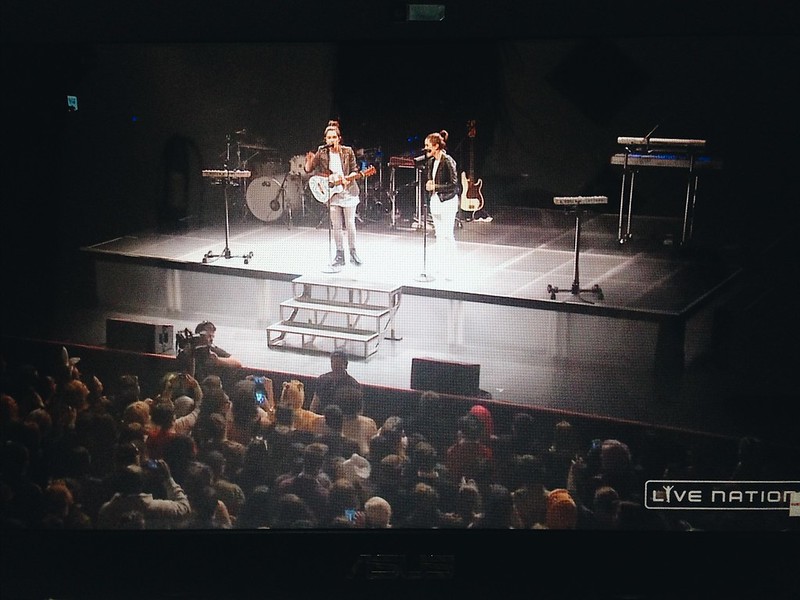 Live streaming Tegan and Sara's concert!
