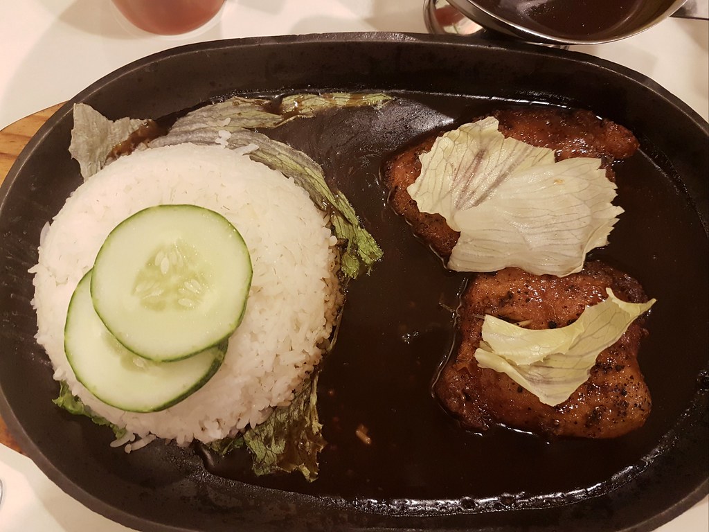 Sizzling Black Pepper Pork Chop $9.50 @ USJ Taipan 面对面