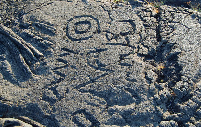 things to do in hawaii volcanoes national park petroglyphs2