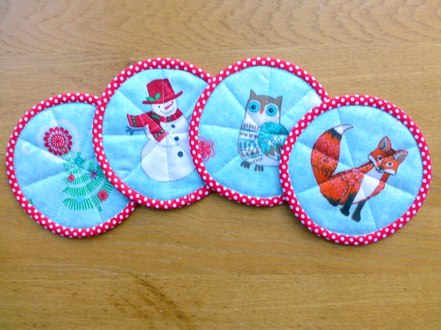 Fussy Cut Christmas Coasters (Quilt Now Nov16)