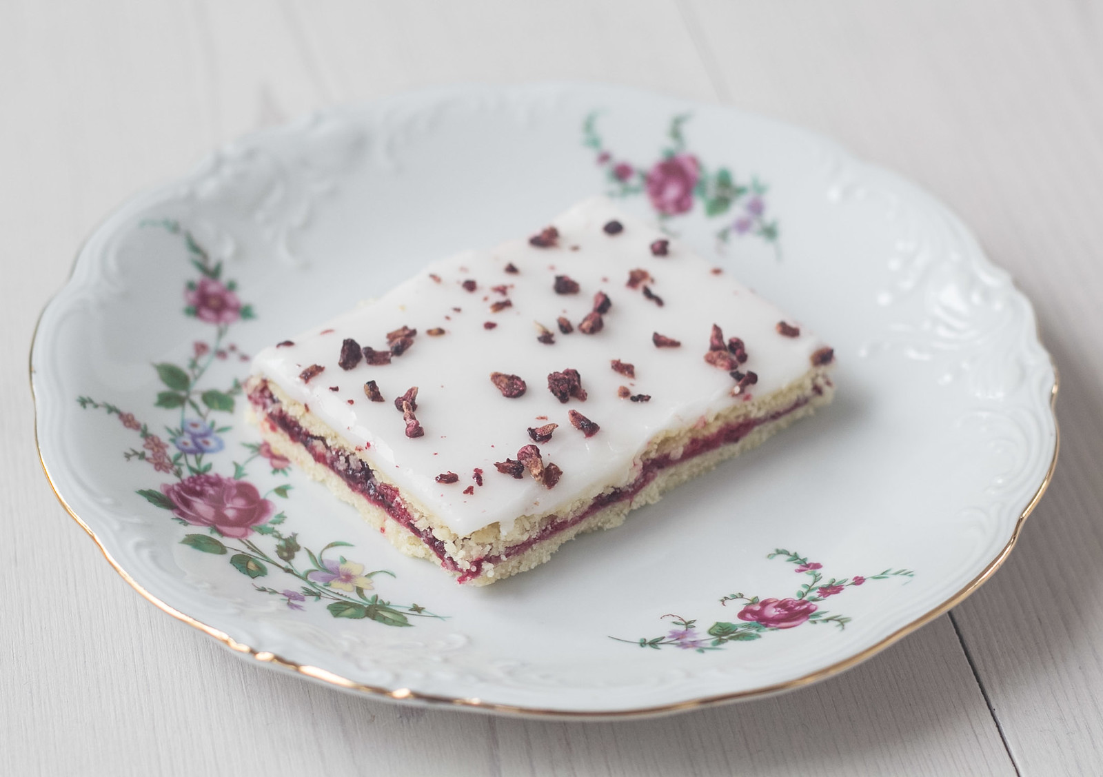 Recipe for Danish Blackberry Cakes (Brombærsnitter)