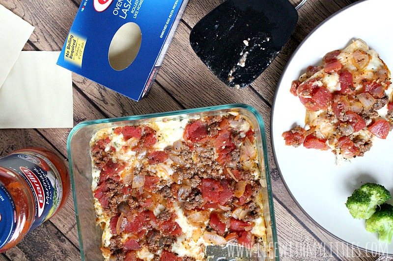 This fast and easy homemade lasagna recipe really is so simple and quick to make! Less than an hour from start to finish and you've got a delicious Italian dinner! Plus, it can be made vegetarian!