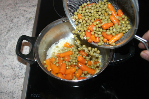 60 - Erbsen & Möhren hinzufügen / Add peas & carrots