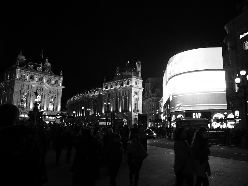 piccadilly circus, london