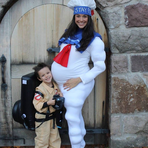 The best roundup of Halloween costumes for pregnancy. Over 60 ideas for maternity Halloween costumes. Save this for when you're pregnant!