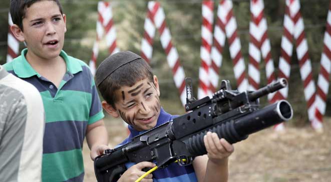 أطفال إسرائيل يتدربون على السلاح