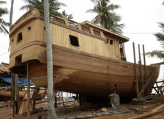 the process of making a boat phinisi