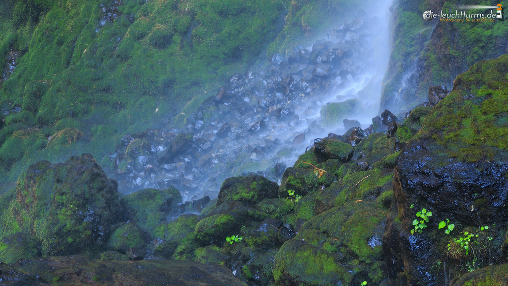 Elowah Falls closeup