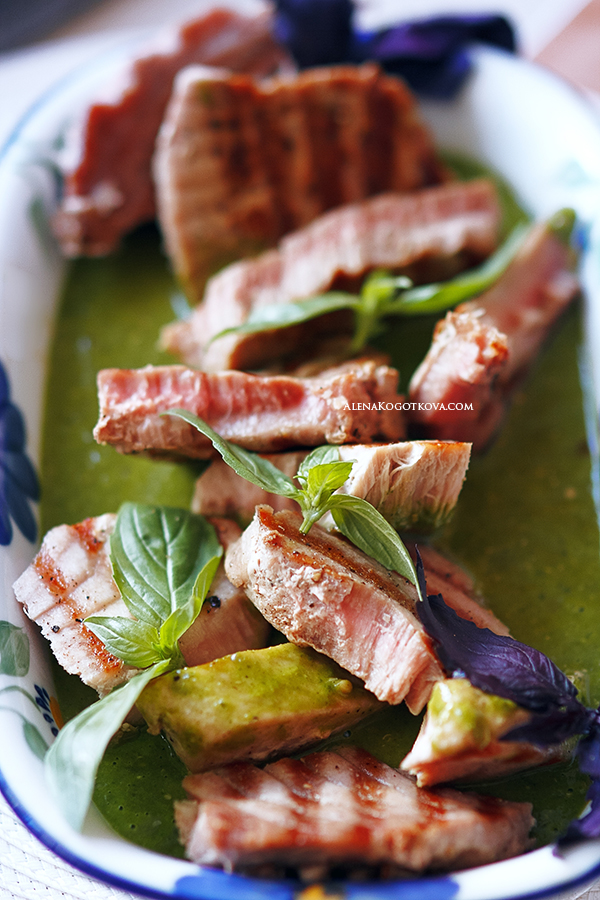 Grilled Tuna with Green Sauce