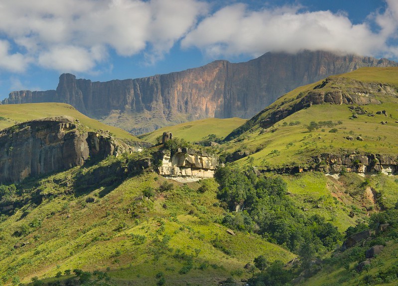 Drakensberg: Intrincadas formas de Cathedral Peak - Por el norte de SUDÁFRICA. Montañas, playas, fauna y sus gentes (12)