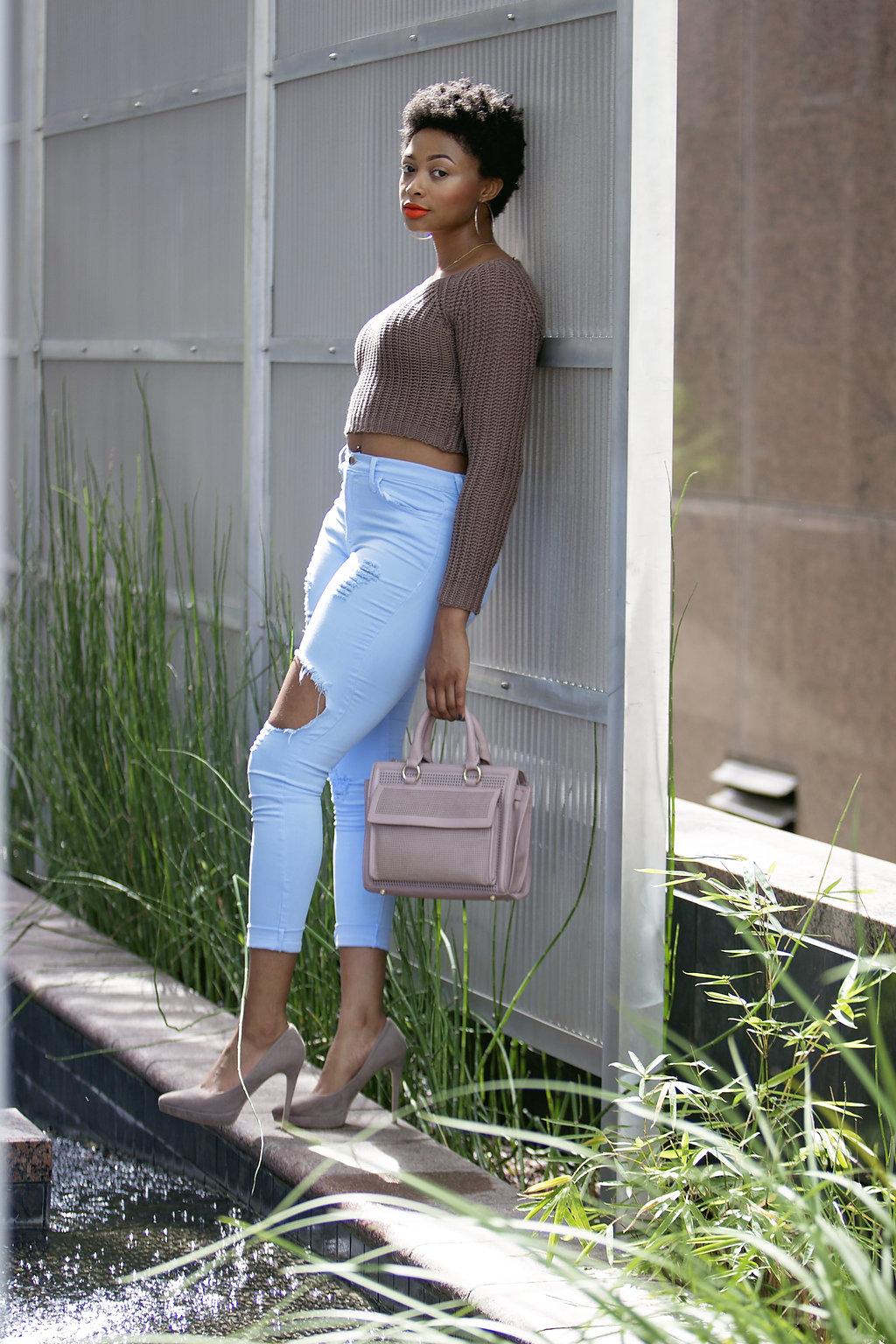 how to wear taupe suede pumps