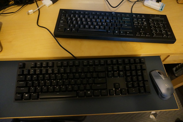 Sad 2-keyboard desktop