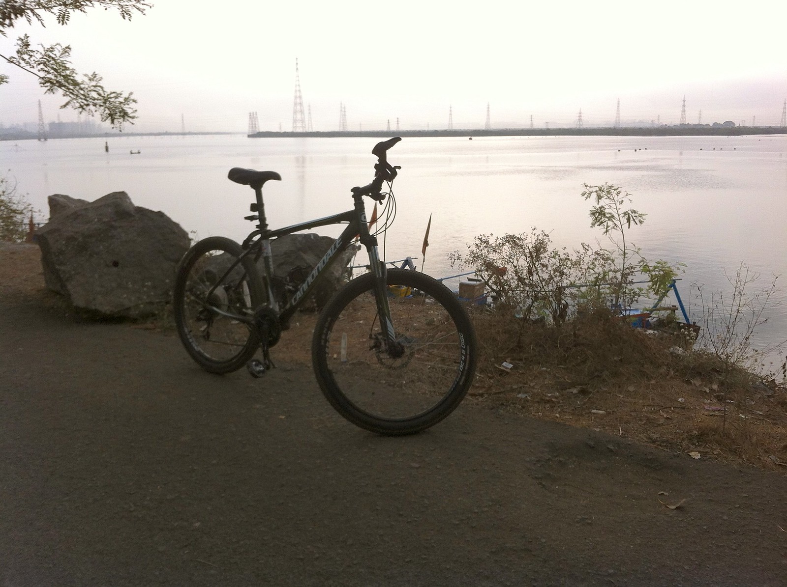 Cycling to Belapur Fort - Divale Fishing Village