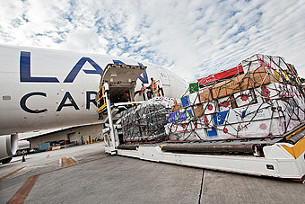 LAN Cargo B777F carga de flores (LATAM Airlines)