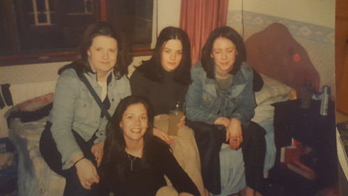 Hermana Clare con amigas de jovén