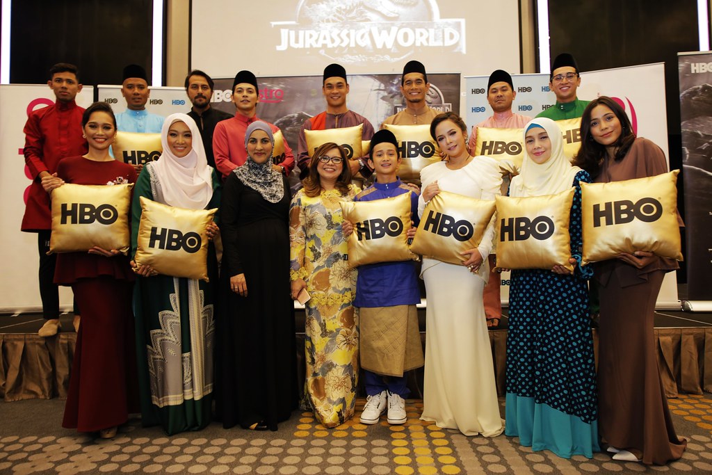 Hbo - Jurassic World In Bm - The Celebrity Voice Cast With Astro'S Junaidah Said Khan (1St Row 3Rd From Left) And Hbo Asia'S Zakiah Malek (4Th From Left)