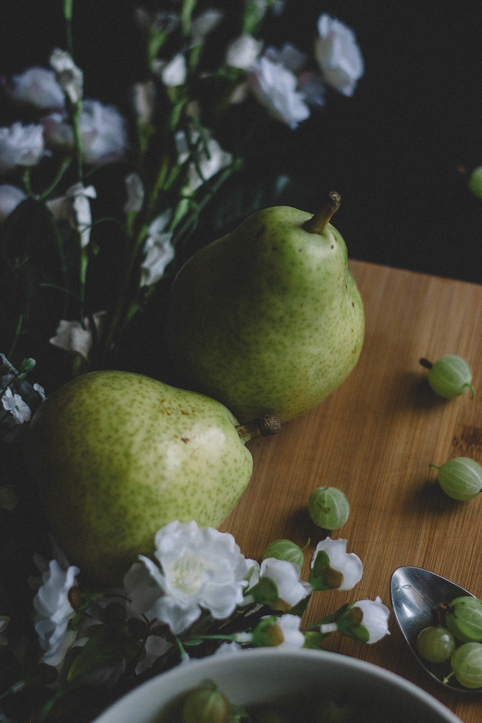 Gooseberry, Pear and Brandy Crumble // TermiNatetor Kitchen