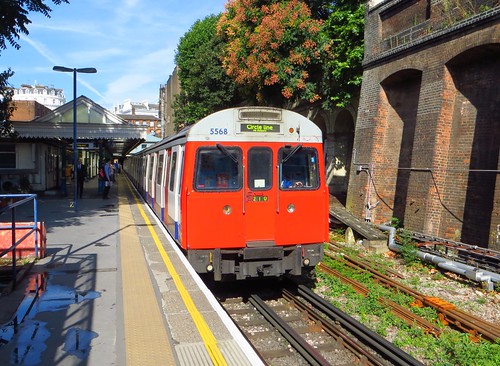 20130806 South Kensington (London Underground, Circle line, C-stock)