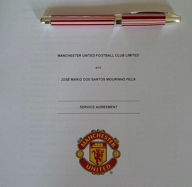 160527_POR_Jose_Mourinho_ENG_Manchester_United_service_agreement