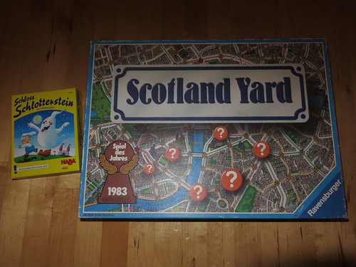 Brettspiel "Scotland Yard" und kleines Spiel "Schloss Schlotterstein"